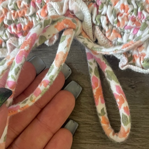 Aeropostale ladies size small floral halter top with cinch straps. So stretchy - Picture 4 of 9